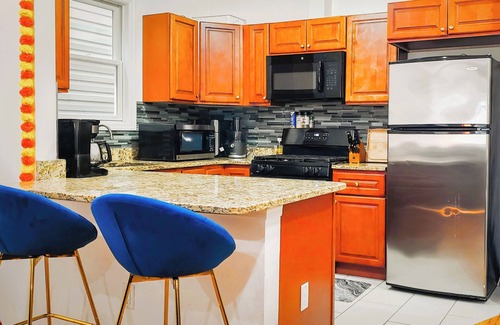 West Side Casa | Entire spacious Luxury Condo - 10mins walk to JSQ Path