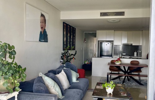 Alexandria Condominio | Entire split level 1 B/room Apt + Parking in Mascot