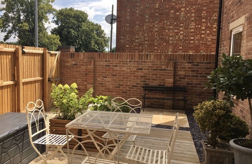Wisbech Apartamento | Entire Stylish Garden Apartment 2 double ensuite bedrooms sleeps 4 Pet friendly
