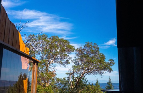Salt Spring Island Casa | Entire Suite,Ocean,mountain view,jacuzzi in the Suite,next to Mount Maxwell park