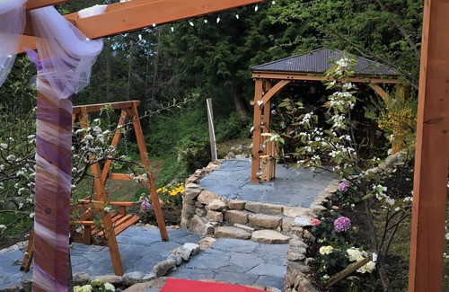 Salt Spring Island Casa | Entire Suite,Ocean,mountain view,jacuzzi in the Suite,next to Mount Maxwell park