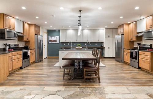 Leigh Creek Estates Cabina | Entire Teton Crest Lodge Sleeps 30