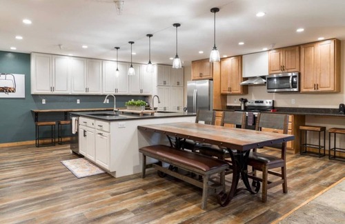 Leigh Creek Estates Cabina | Entire Teton Crest Lodge Sleeps 30
