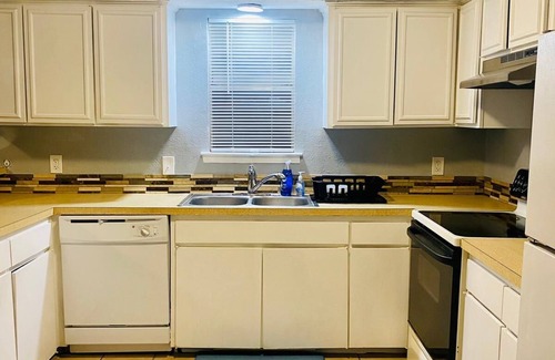 Lancaster Casa | Entire Town Home