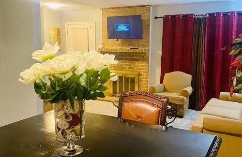 Lancaster Casa | Entire Town Home