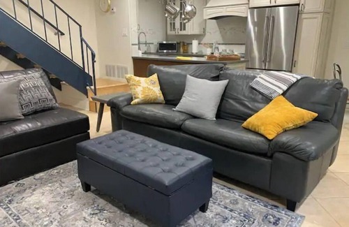 University City Casa | ENTIRE TOWNHOUSE - UTC/La Jolla BEAUTY!, Location!