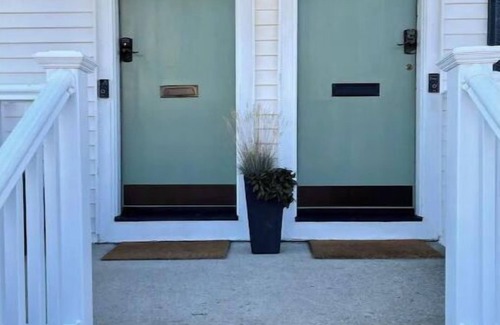 East Providence Apartamento | Entire Two Bedroom Apartment in East Providence