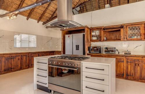 Greater Johannesburg Metropolitan Area Casa | Entire Villa in Bryanston