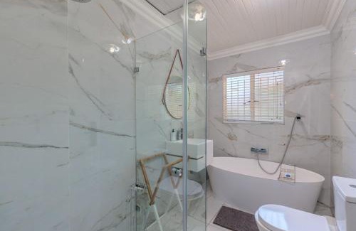 Greater Johannesburg Metropolitan Area Casa | Entire Villa in Bryanston