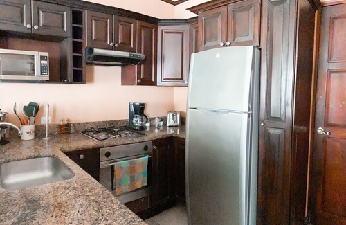Tamarindo Villa | Casa en comunidad cerrada, 2 Bd, 2 y 1/2 baño, piscina, playa de arena