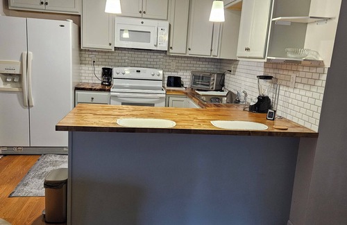 Oak Ridge Casa | Entire walk-out basement/apartment, in a home with a private entrance