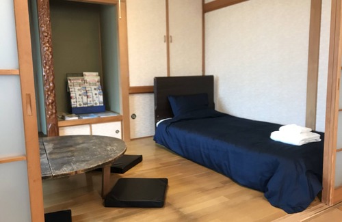 Chitose Casa | Completamente reservadoA 2 paradas del aeropuerto New Chitose, a 3 minutos a pie de la estación JR Chitose, 2 estacionamientos gratuitos.
