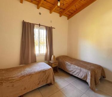 Las Rosas Chalet De Esquí | Entre Algarrobos - Cabañas con pileta y naturaleza