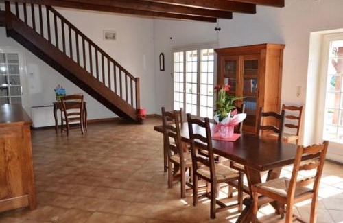 La Celle-sous-Gouzon Casa | Entre Lot et Dordogne maison 10 personnes avec piscine