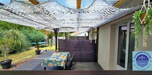 Aureilhan Cama Y Desayuno | EntreLac&Océan3 - entrée et terrasse privée