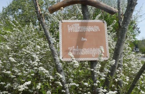 Waldmuenchen Otro | Entspannung im Zirkuswagen: außergewöhnliche und liebevoll eingerichtete Glamping-Unterkunft im Grünen