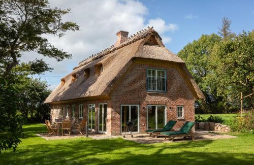 Nieby Casa | Entzückende Reetdachkate am Feldrand mit Kamin