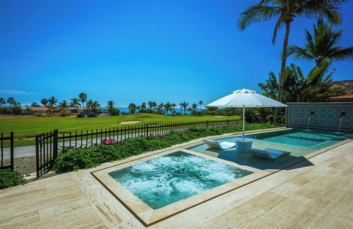Centro Casa | Enviable location: Palmilla golf course, ocean view, beach, restaurants and more