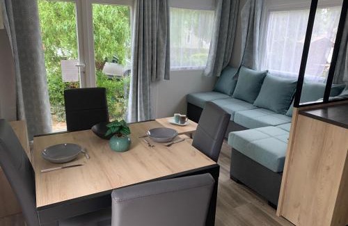 Piraillan Otro | Envie d un break de paysages sauvages et de nature ce mobile home neuf tout confort climatise idealement situe au bord de l eau dans un camping 4 etoiles vous attend pour un week end quelques jours ou des vacances en famille