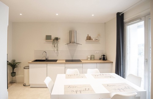 Saint-Cyr-au-Mont-d'Or Apartamento | Envie Lyonnaise Location ★ 14 persons ★ Terrace