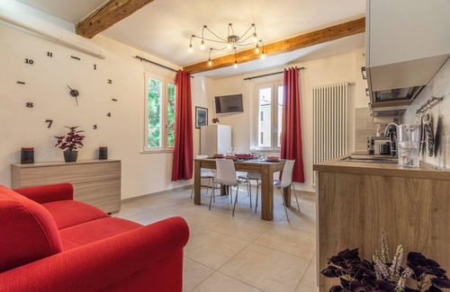 Old Town Apartamento | Enzo Ferrari Museum|Stazione FS-WiFi-parking NO ZTL