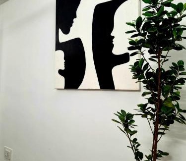 Pali Hill Apartamento | Enzo Studio Apartment at Pali Hill