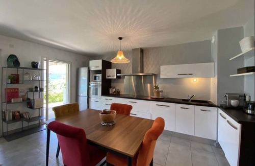 Veyrier-du-Lac Condominio | EOS : Lake view with terrace, swimming pool and private parking lot