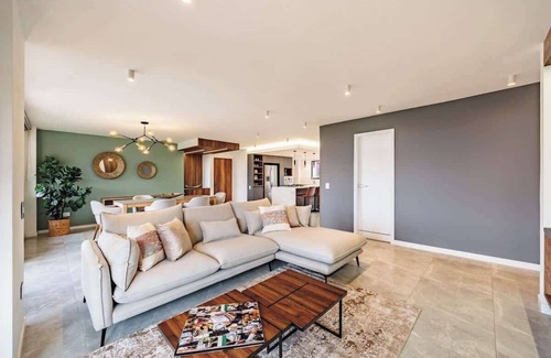El Tesoro Apartamento | |EP| Mesmerizing Apt W/BBQ, Balcony, AC, Office