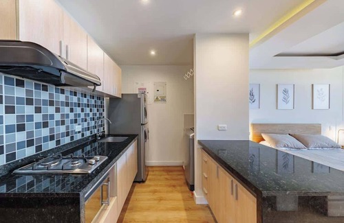 La Aguacatala Apartamento | |EP| Modern Loft W/AC, Workspace, and Scenic Views