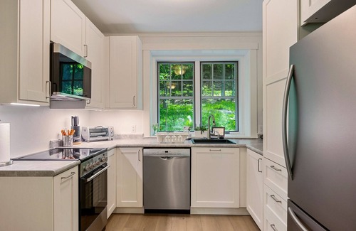 Ephraim Casa | Book August 11 today! Large Private Yard | Walk to Sunsets & Fish Boils