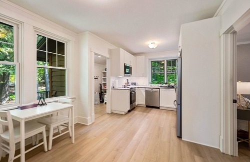 Ephraim Casa | Book August 11 today! Large Private Yard | Walk to Sunsets & Fish Boils