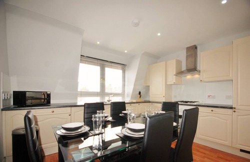 Aberdeen West End Apartamento | EPI - TRIBUNAL DE REGENCIA DE 3 CAMAS