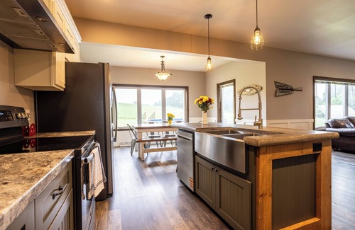 Wisconsin Dells Casa | Epic 6BR w/Movie Theater + Goats + Dock Access