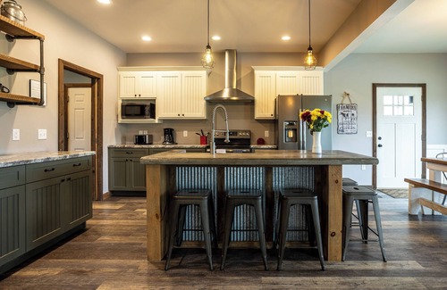 Wisconsin Dells Casa | Epic 6BR w/Movie Theater + Goats + Dock Access
