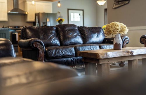 Wisconsin Dells Casa | Epic 6BR w/Movie Theater + Goats + Dock Access