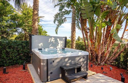 West Kissimmee Villa | Epic 8Br 8Ba 4k sq ft Villa with Movie Theater Private Pool Spa Sauna Hot Tub Firepit Gaming Room and Arcade - 10mins from Disney Orlando FL