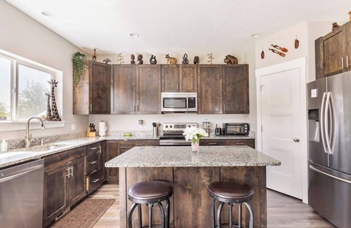 American Fork Casa | Epic Backyard w/ Pickleball, Playground, Hammocks, & Mountain Views