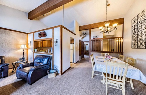 Zephyr Cove Casa | Epic Condo | Beach Access & Meadow Views | Sleeps8