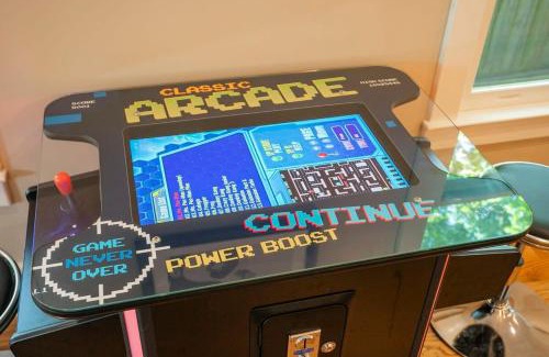 Inglewood Casa | Epic Deck 4 Miles to DWNTN Arcade Games & More
