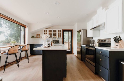 Maple Heights-Lake Desire Casa | Lakefront | Mt. View | Hot Tub| King Bed| Fire Pit