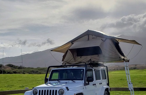Kahului Casa | Suzie (Jeep Sahara de techo rígido 2016)