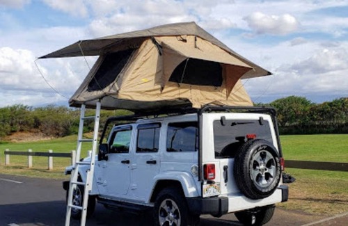 Kahului Casa | Suzie (Jeep Sahara de techo rígido 2016)