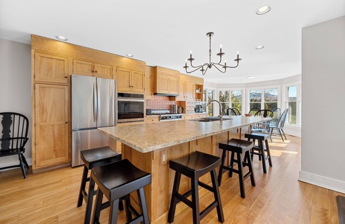 Morristown Casa | EPIC Views! Idlewild House 4 BR w Office - Ski Sled Snowshoe 10 min to Stowe