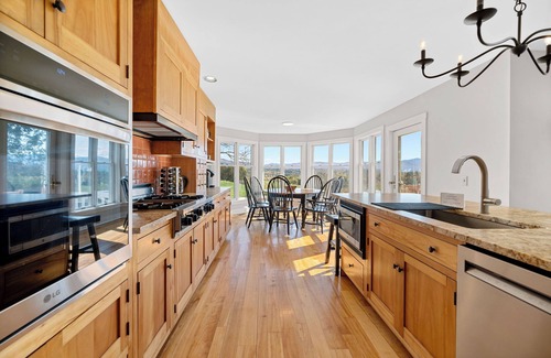 Morristown Casa | EPIC Views! Idlewild House 4 BR w Office - Ski Sled Snowshoe 10 min to Stowe