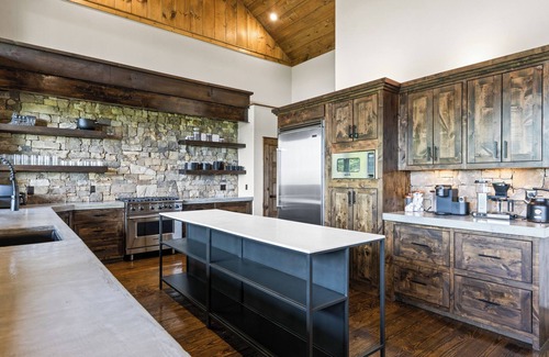 Morganton Cabina | Epic Views | Luxe Stay @ Highland Red House | Family Fun, Games, HotTub, FirePit