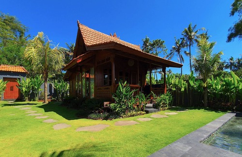 Tumbu Village Casa | Epic Wood House with Sauna, Pool & Mountain View!