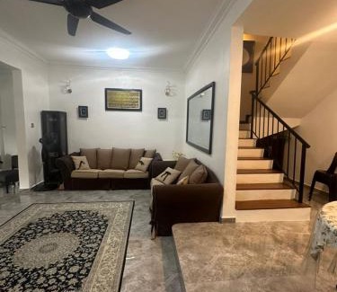 Semenyih Casa | Eqa's Homestay Perfect for Muslim family vacation