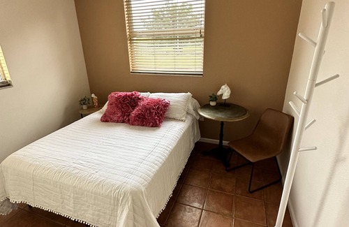 Anthony Apartamento | Equestrian Center 2B Apartment. Pet Friendly! On 22 Peaceful Acres