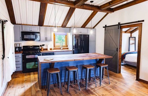 Epworth Cabina | Equestrian Escape Sum