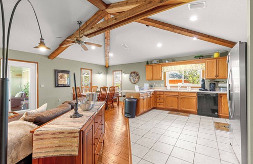 Ocala Casa | EQUESTRIAN THEMED HOME WITH PRIVATE POOL, CLOSE TO WEC AND FAST, PET FRIENDLY